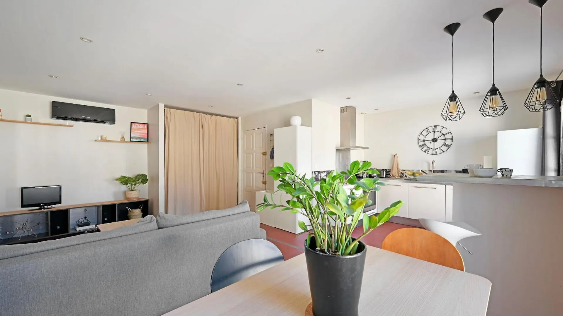Le 33 - Clim - Free Parking - Wi-Fi Apartment Avignon France